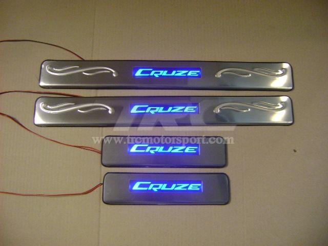 กาบบันได CRUZE 2011 มีไฟ LED สีฟ้า